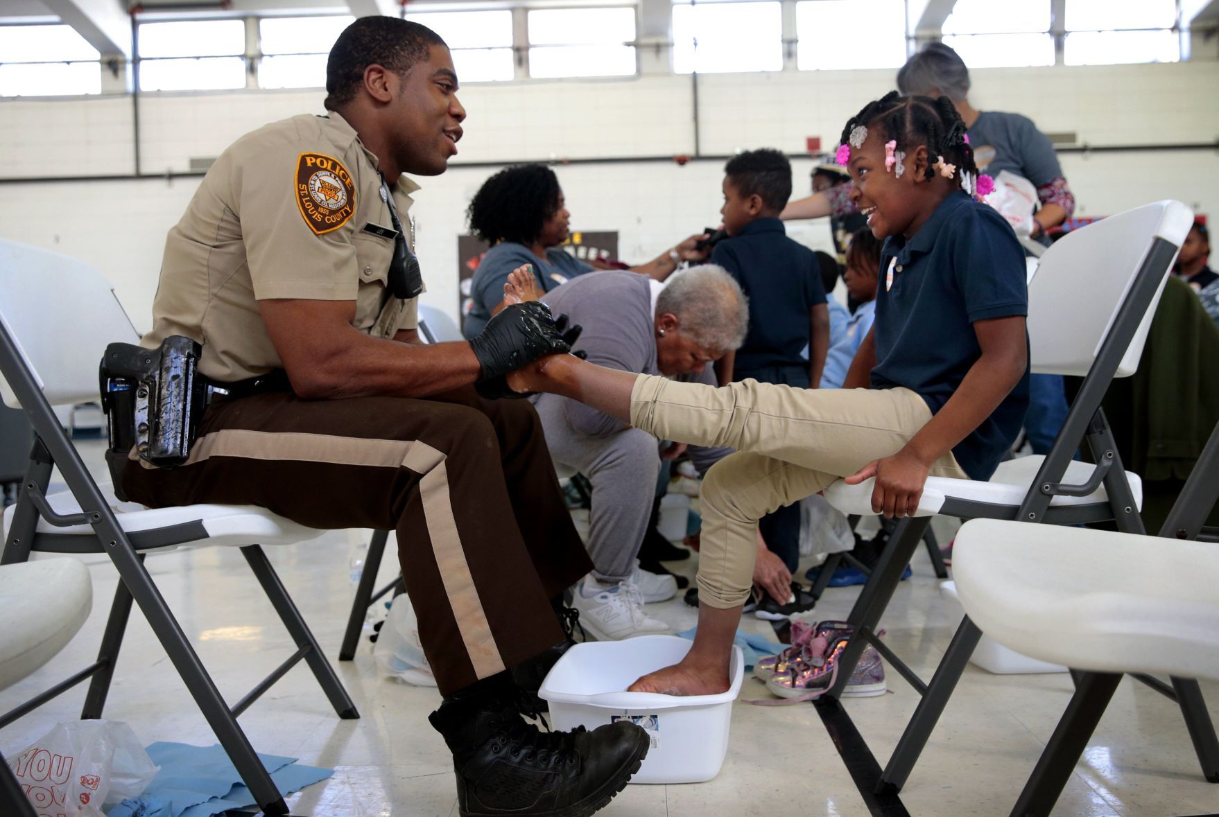 NFL's Desir gives back to St. Louis, one pair of shoes at a time